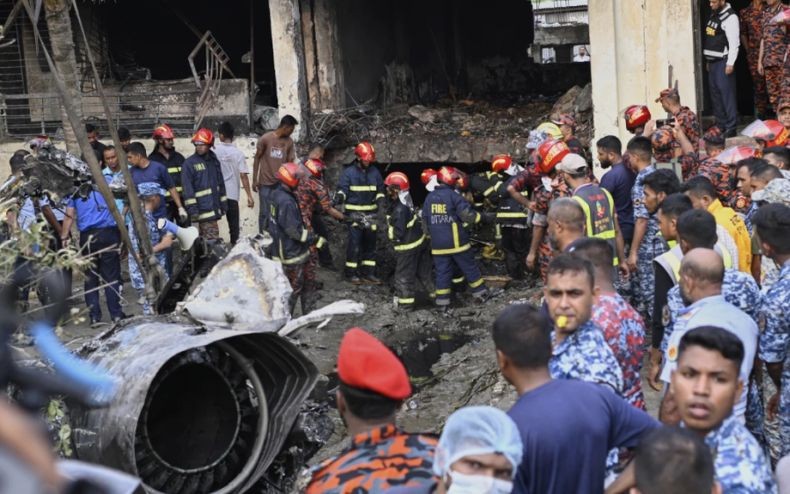 Jet Tempur Jatuh Timpa Sekolah di Bangladesh, 17 dari 20 Korban Tewas Siswa 