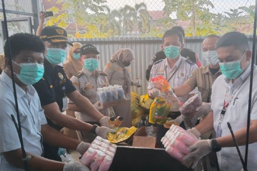 Karantina Sumut Musnahkan Ratusan Komoditas Ilegal, Susu hingga Daging Beku