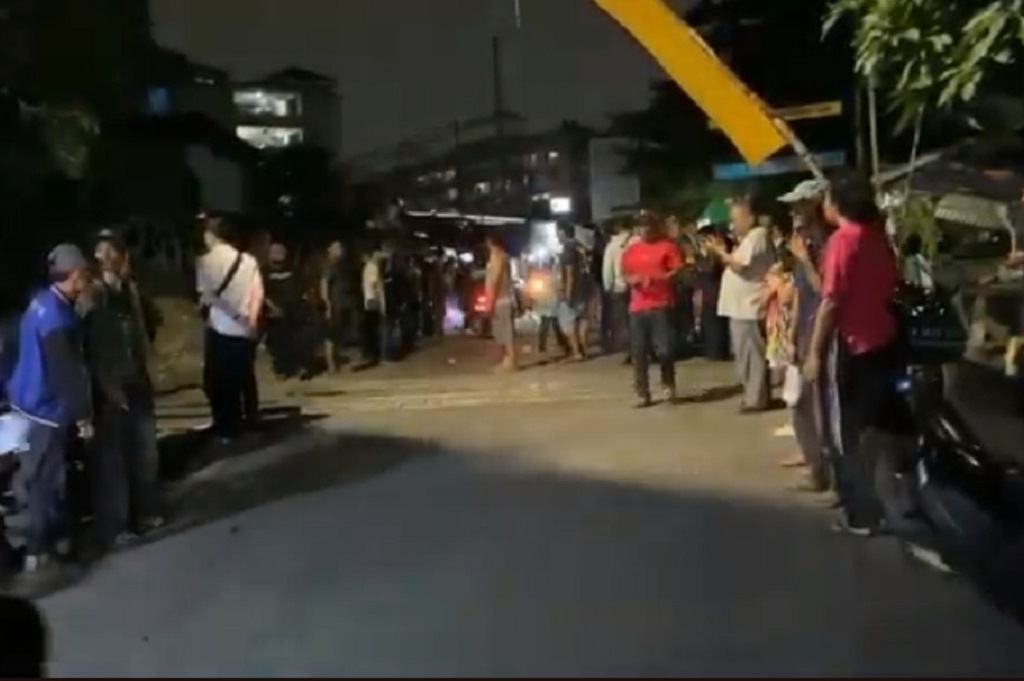 Tragis! Pemotor Tewas Terlindas Kereta di Tanah Abang gegara Terobos Palang Pintu