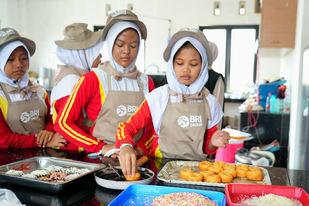 BRI Ajak Siswa SD Garut Ikuti Agroedukasi: Pelajaran Tambahan untuk Bentuk Karakter dan Tanggung Jawab