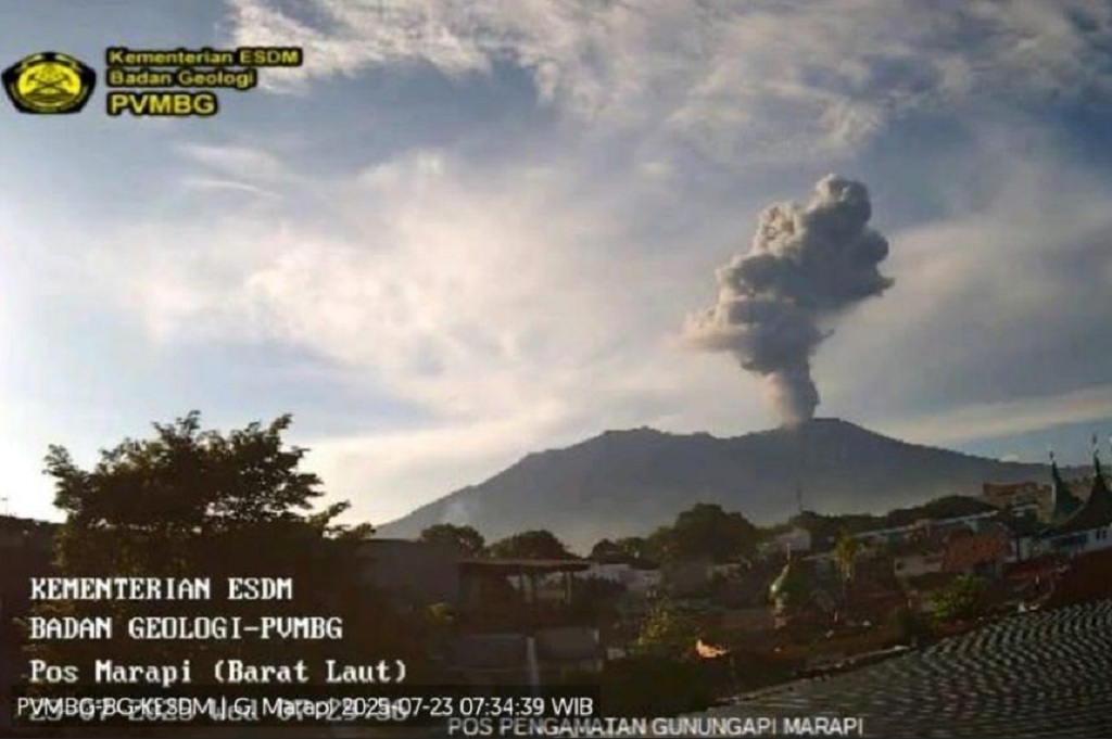Gunung Marapi Meletus Pagi Ini, Muntahkan Kolom Abu ke Langit Setinggi 1,6 Km