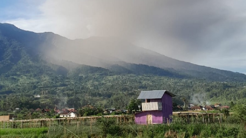 Gunung Marapi Kembali Meletus, Abu Vulkanik Selimuti Lasi dan Bukit Batabuah