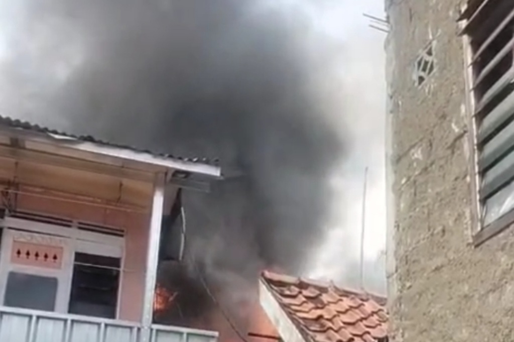 Kebakaran Rumah di Menteng Jakpus Berhasil Dipadamkan, Tak Ada Korban 