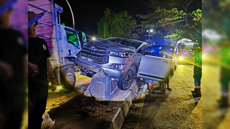 Kecelakaan di Maros, Innova Hilang Kendali Tabrak Gran Max
