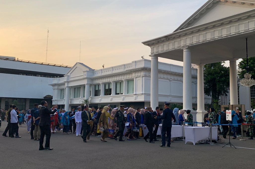 Jelang Pelantikan Perwira TNI-Polri, Keluarga Capaja Berdatangan ke Istana