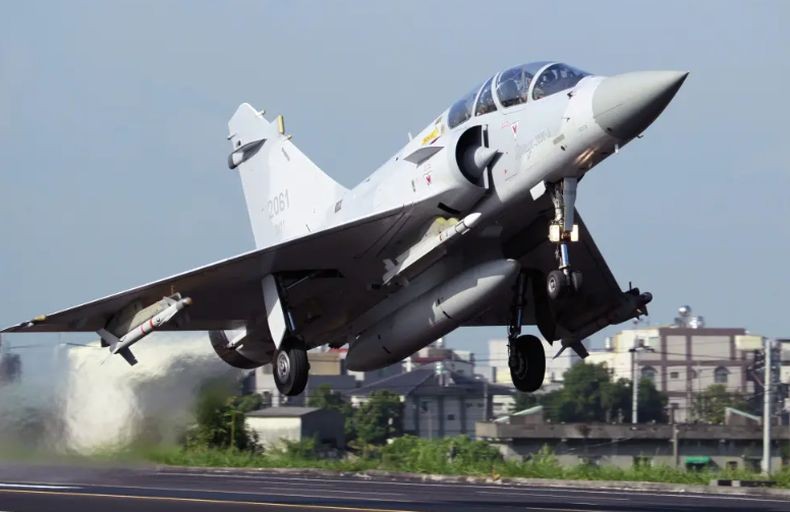 Jet Tempur Mirage 2000 Buatan Prancis Jatuh di Ukraina