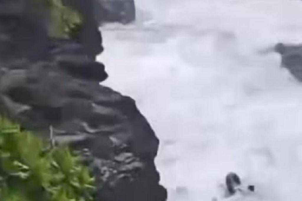 3 Wisatawan Terseret Ombak Pantai Puncak Guha Garut, 1 Selamat 2 Orang Hilang!