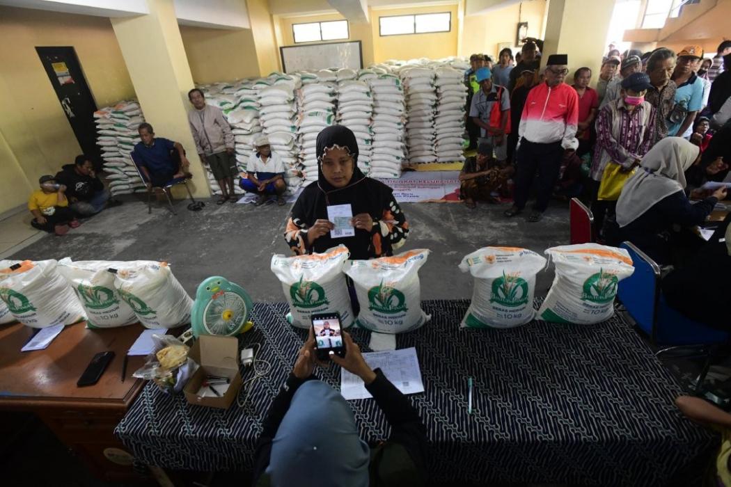 Penyaluran Bansos Beras Dilanjut Oktober-November, Sasar 18,2 Juta Keluarga Penerima