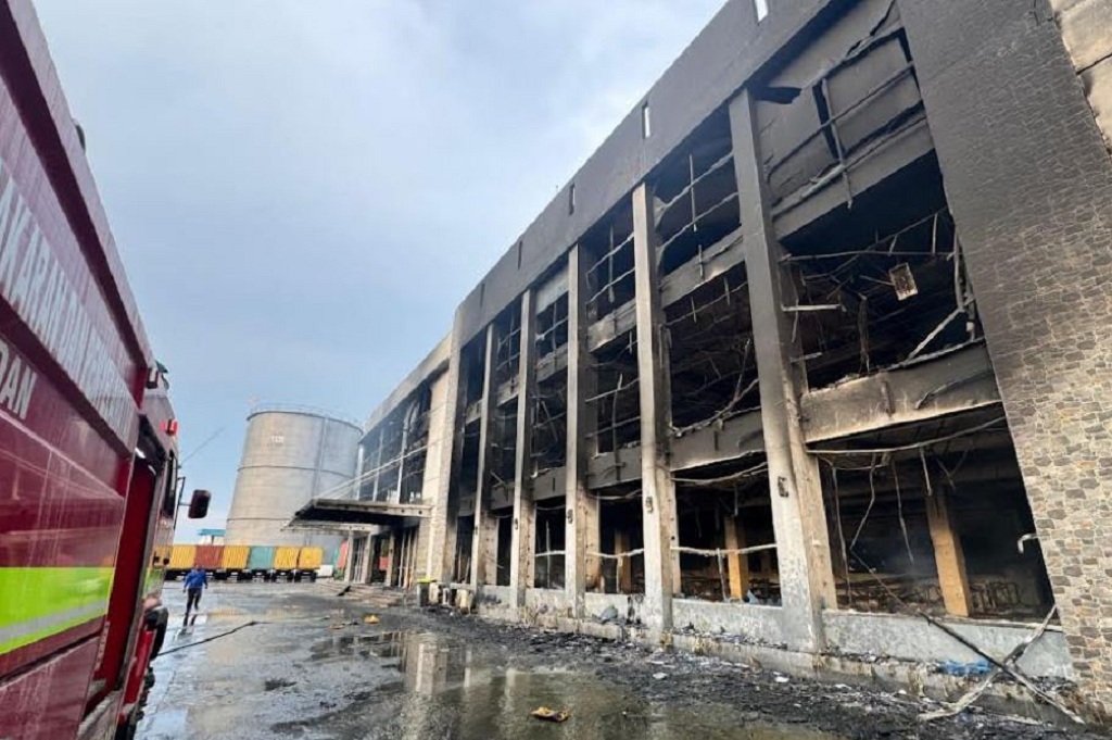 Kebakaran Pabrik CPO di Medan, Petugas Damkar Berjibaku 15 Jam Padamkan Api