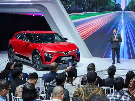 Segini Harga VinFast VF 7 yang Debut di GIIAS 2025