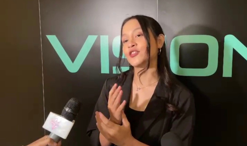 Regina Suhari Happy Sambut Paket Baru Premium Vision+, Siap Jadi Pelanggan Setia