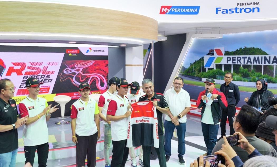 Murid Valentino Rossi Sambangi Booth Pertamina di GIIAS 2025, Ikut VR46 Riders Academy 