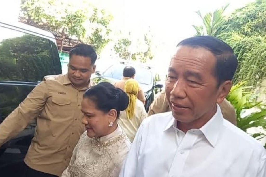 Momen Jokowi Berangkat ke Jogja Didampingi Iriana, Ingin Hadiri Reuni di UGM