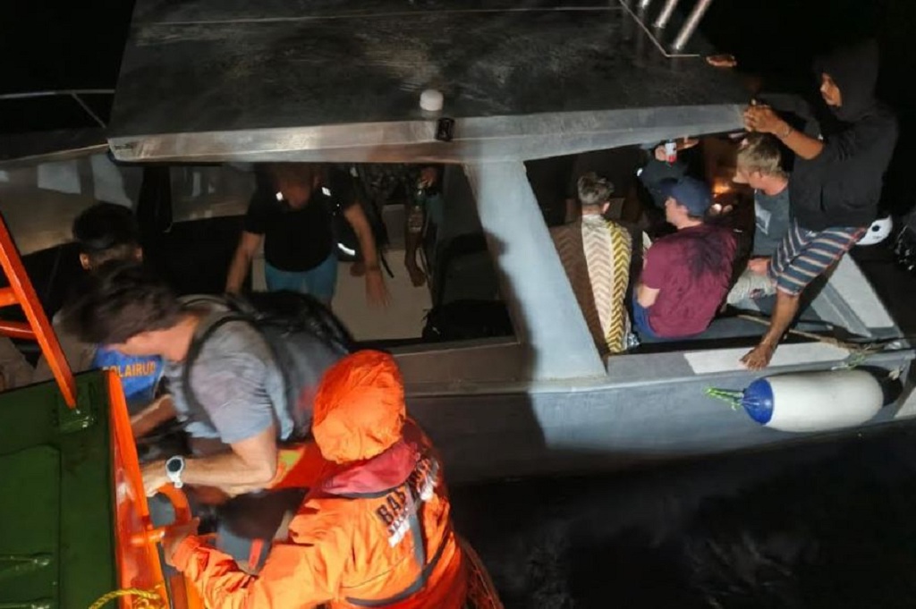 KM Sueisan Indo Satu Bocor di Perairan Pesisir Selatan, Bawa 10 Penumpang WNA