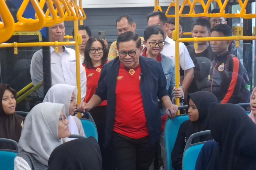 Pramono Luncurkan Rute Transjakarta Blok M-Ancol, Armada 13 Bus Listrik