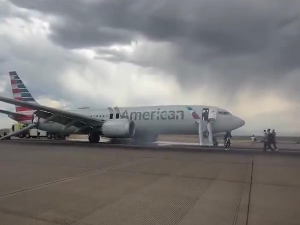 Detik-Detik Pesawat American Airlines Terbakar di Bandara Denver, Evakuasi Dramatis!