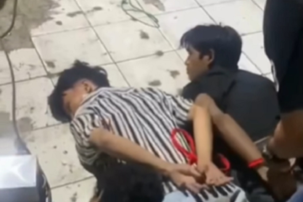 Viral Aksi Pencurian Kabel Lampu Jalan di Koja Jakut, Jalanan Jadi Gelap Gulita