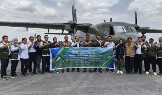 Pemprov Sumut Operasi Modifikasi Cuaca Padamkan Karhutla di Danau Toba