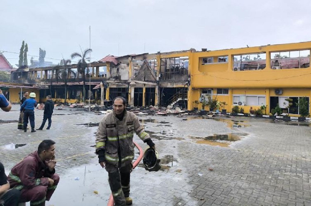 Kebakaran Kantor Disnakertrans Riau, Seluruh Bangunan Ludes Dilahap Api