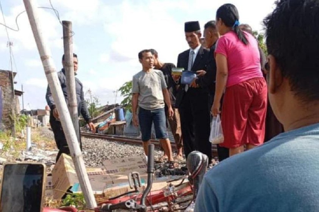 Kecelakaan di Pelintasan Tanpa Palang Pintu, Warga Solo Tewas Tertabrak Kereta Api