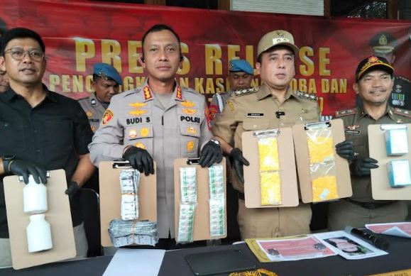 Gerebek Rumah Kontrakan di Mekarwangi Bandung, Polisi Sita 1,2 Juta Obat Terlarang