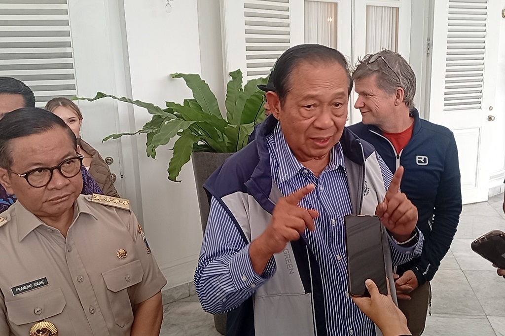 SBY Datangi Balai Kota Jakarta, Dampingi Pelukis Jerman Melukis Monas