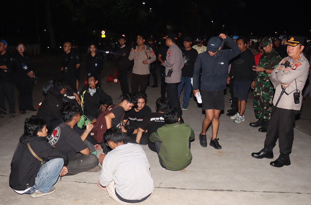 Ricuh usai Final Piala AFF U-23 2025 di GBK, 2 Orang Luka-Luka