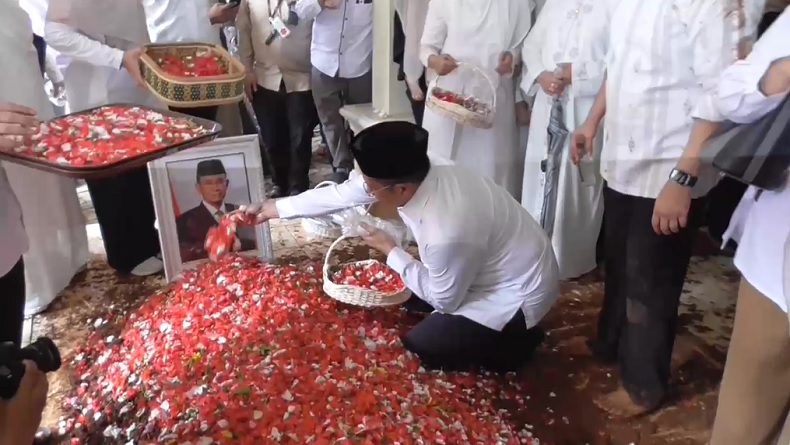 Jenazah Suryadharma Ali Dimakamkan di Ponpes Miftahul Ulum, Berdampingan dengan Mertua