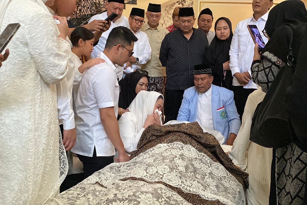 Suasana Haru Selimuti Rumah Duka Suryadharma Ali, Tangis Istri Pecah