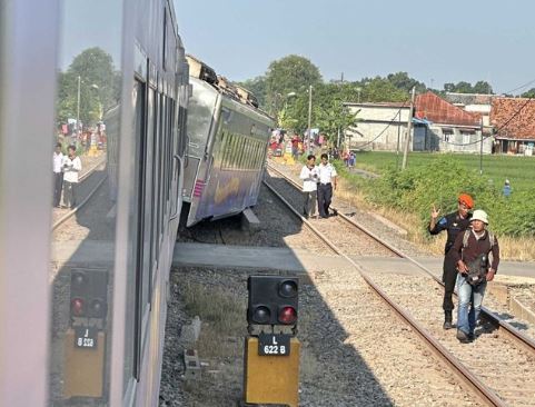 KA Argo Bromo Anggrek Anjlok di Pegaden Baru Subang, Jalur Utara Lumpuh
