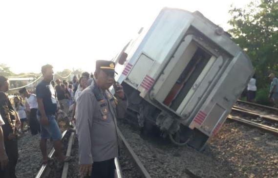 Kronologi Lengkap KA Argo Bromo Anggrek Anjlok di Stasiun Pegaden Baru Subang