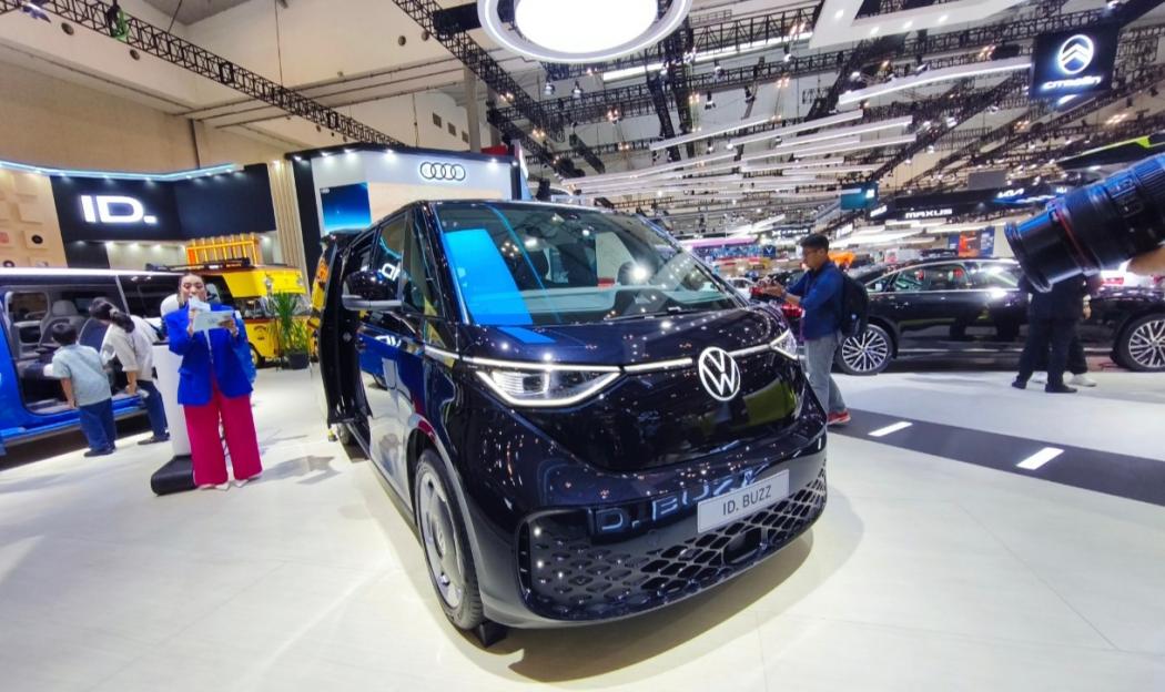 VW ID. BUZZ Business Edition Melantai di GIIAS 2025, Kursi Dilengkapi Fitur Pijat dan Pengatur Suhu