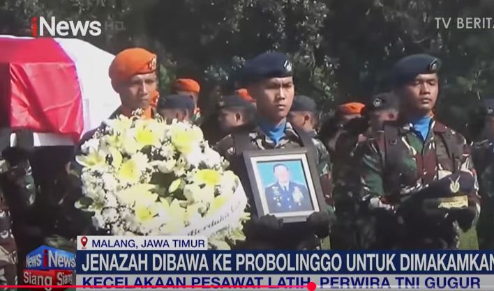 Marsda TNI Fajar Adriyanto Dimakamkan di Samping Pusara Ayah di TPU Probolinggo