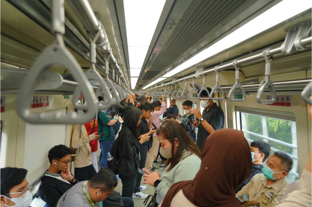 KAI Layani 2,7 Juta Pengguna LRT Jabodebek Selama Juli, Naik 18 Persen