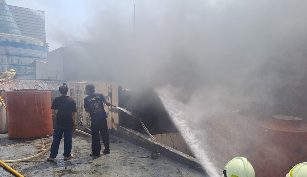 Kebakaran Ruko di Mangga Dua Jakut, 15 Unit Damkar Dikerahkan