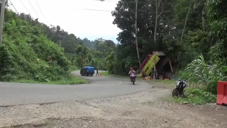 Truk Terbalik di Tanjakan Mbah Marijan Lampung, 2 Orang Tewas Tertimpa 4 Luka-Luka