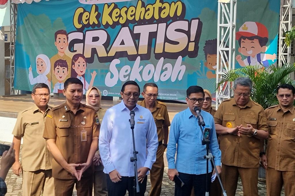 Hasan Nasbi Pantau Cek Kesehatan Gratis di Tangsel, Temukan Siswa Punya Masalah Gizi