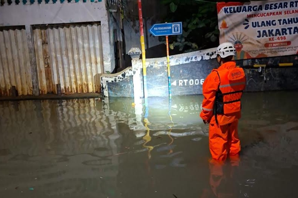 16 RT di Jaktim Banjir Imbas Luapan Kali Ciliwung, Ketinggian Capai 80 Cm