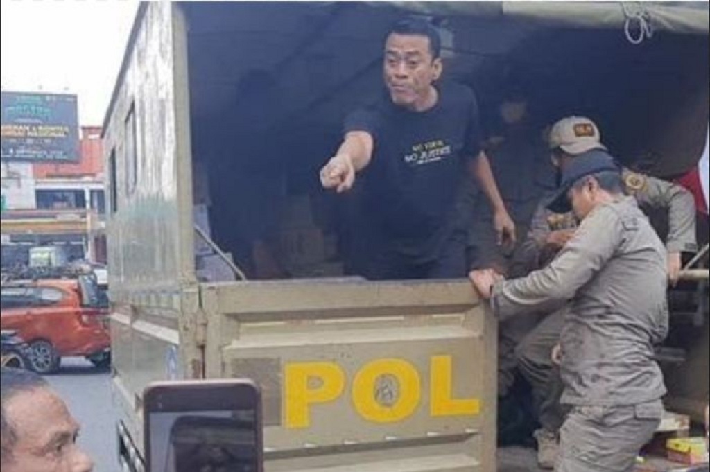 Viral Satpol PP Angkut Paksa Donasi Aksi Tolak Kenaikan PBB di Pati, Berujung Ricuh
