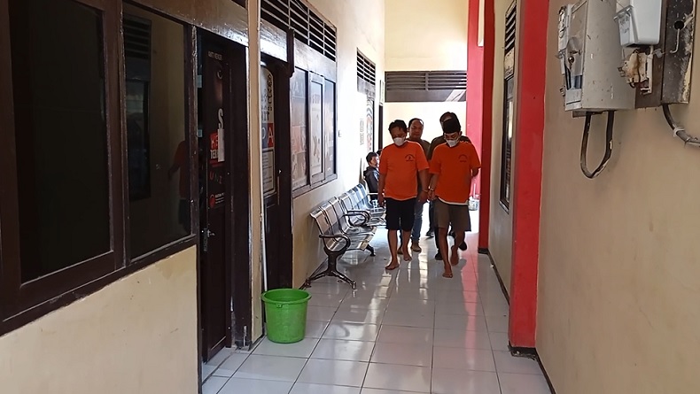 Polisi Gerebek Pesta Narkoba di Kantor Kecamatan Bangkalan, 6 Orang Ditangkap