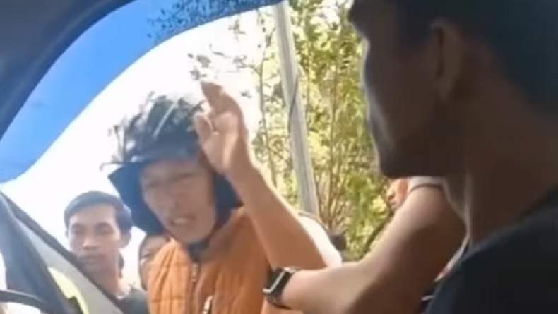 Viral Pedagang Sayur Ditampar Pria Ngaku Aparat gegara Pasang Bedera One Piece 