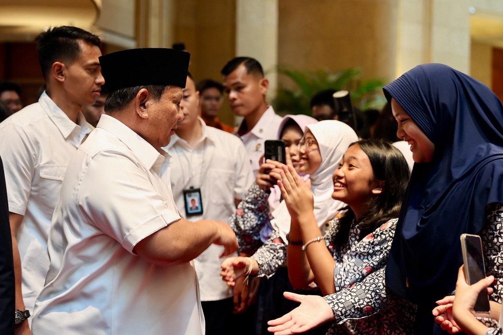 Momen Prabowo Disambut Meriah Warga Indonesia di Singapura