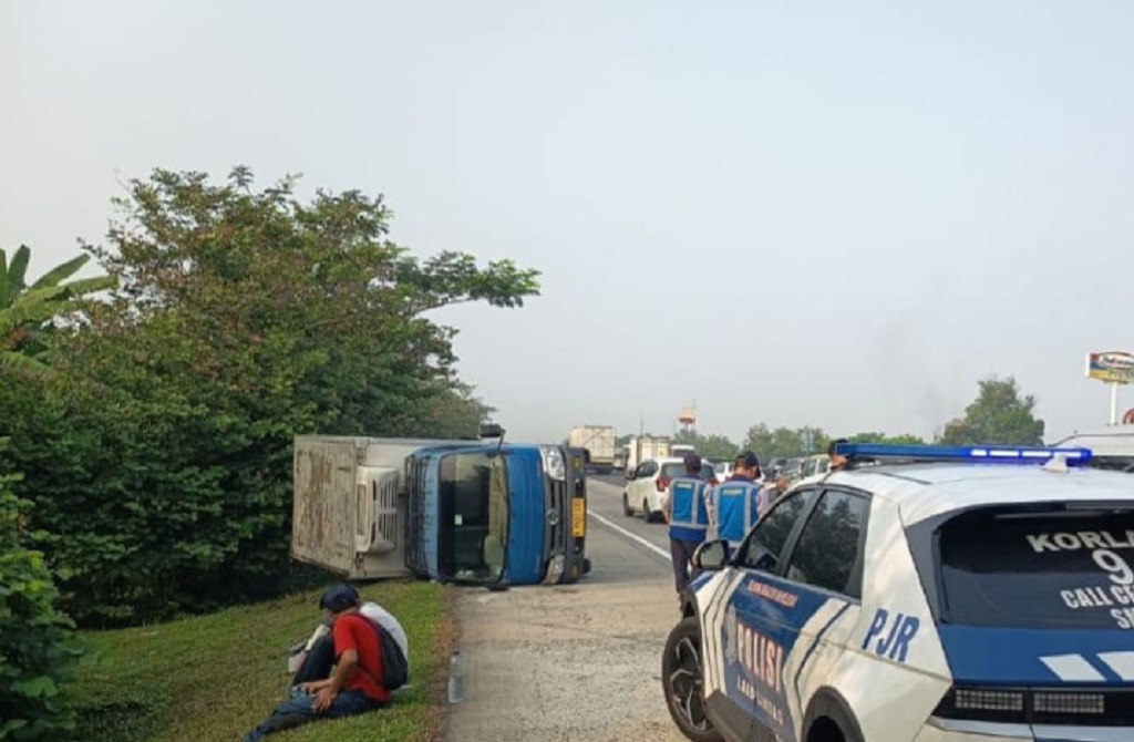 Kecelakaan di Tol Jagorawi Bogor, Truk Boks Terguling usai Disalip
