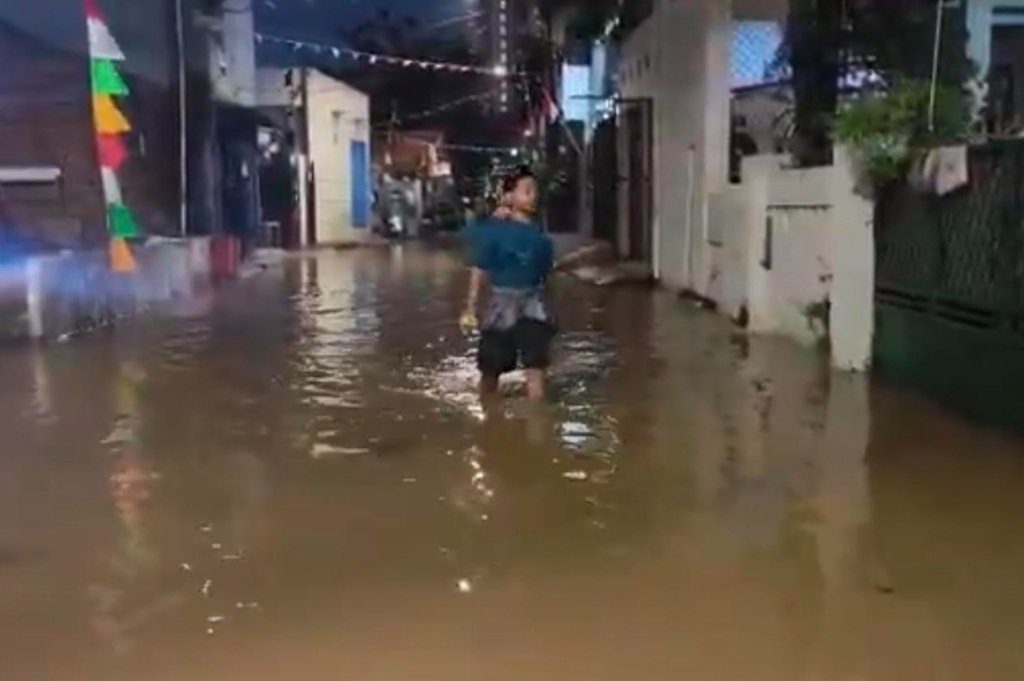 2 RT di Kembangan Jakbar Banjir Imbas Luapan Kali Pesanggrahan