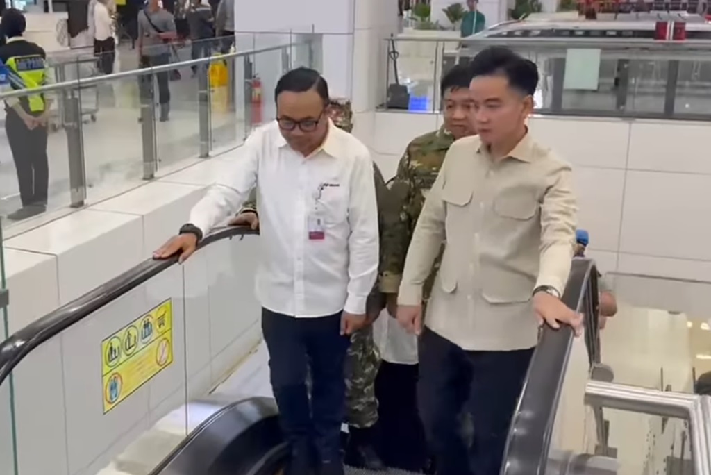 Gibran dan Menteri Naik Whoosh, Hadiri Upacara Gelar Pasukan Militer di Batujajar