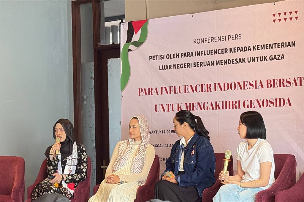 Artis Desak Kemlu Segera Hentikan Genosida di Gaza, Inara Rusli Terlibat!