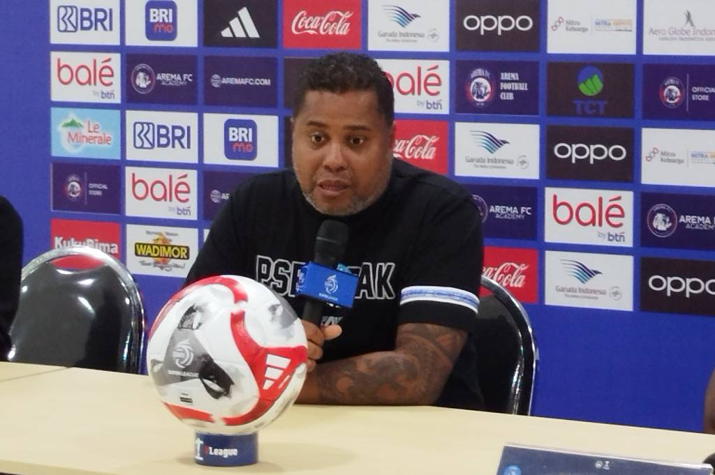 Pelatih PSBS Biak Kritik Wasit Jepang usai Dibantai Arema FC, Bingung VAR Tak Digunakan