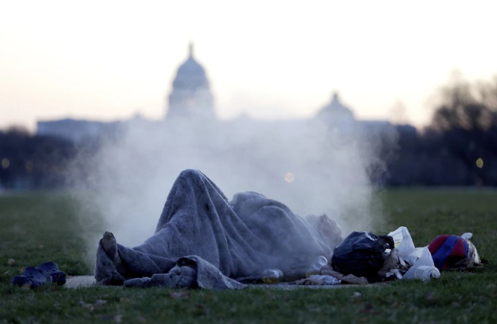 Trump Usir Gelandangan dari Washington DC: Minggat, Segera!