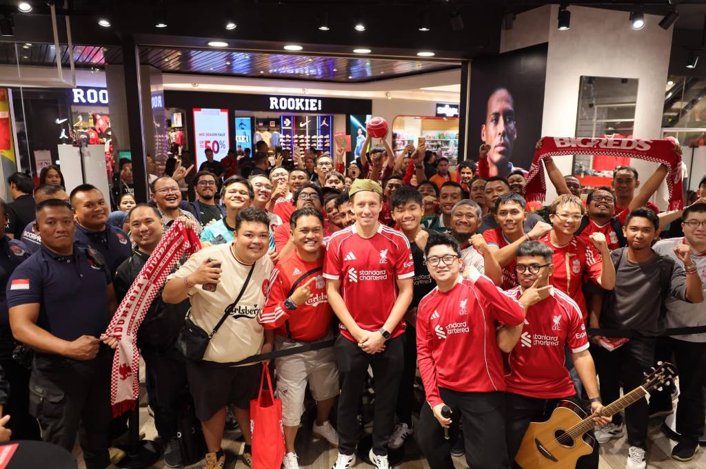 Peluncuran Jersey Baru Liverpool FC di Surabaya Disambut Meriah Bersama Lucas Leiva