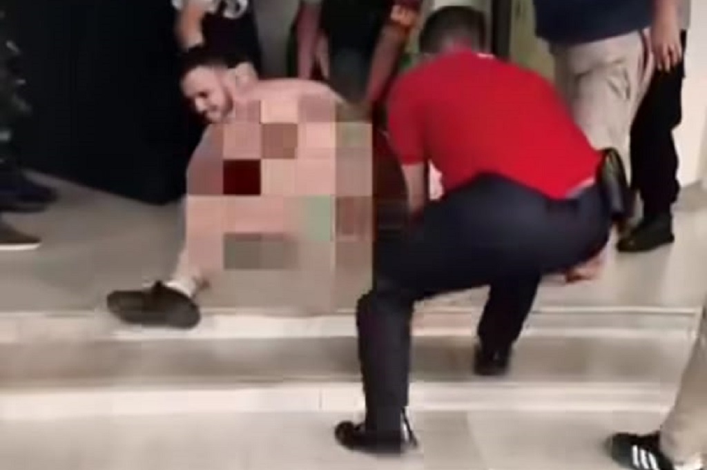 Heboh! Warga UEA Ngamuk di Kalibata, Benturkan Kepalanya Sendiri ke Batu